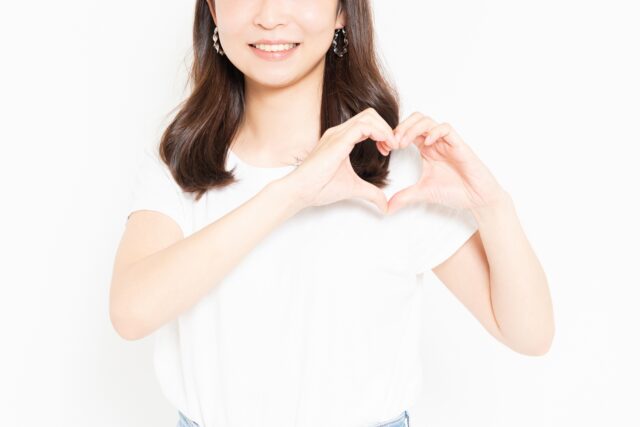 年下にモテる女の外見5つ！