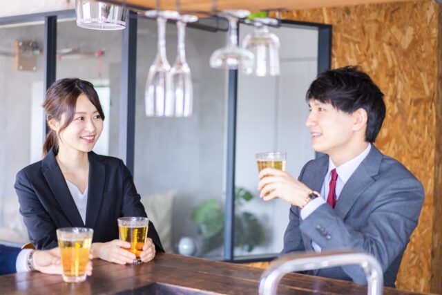 既婚男性が独身女性とサシ飲み行くのはアリ?ナシ?