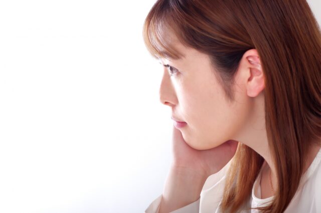 職場で泣く女がうざい！