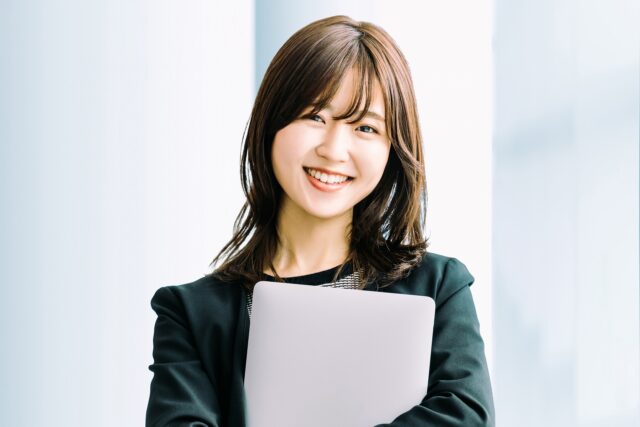 年下にモテる女の外見5つ！